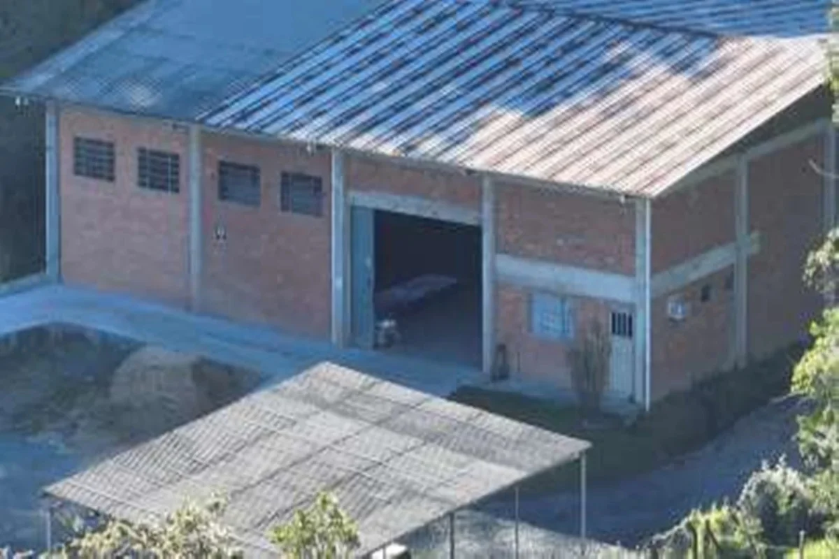 Britânico procurado pela Interpol é preso por comandar "bunker do pó"