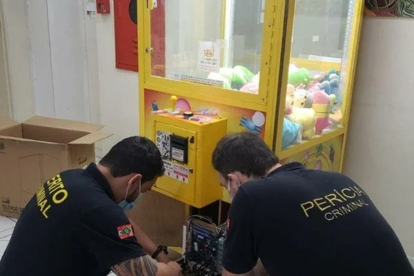 Fraude em máquina de pelúcia de SC é associada a lavagem de dinheiro