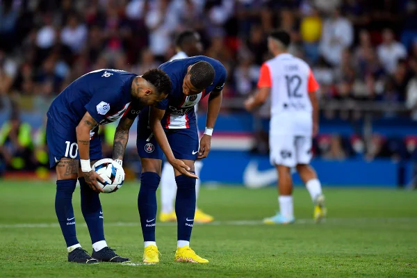 Imagem colorida de Neymar e Mbappé