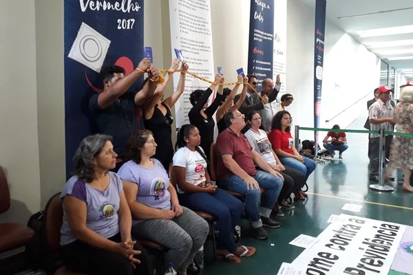 Protestos antirreforma da Previdência têm teatro, reza e greve de fome