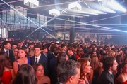 Feixes de laser deixou a  a atmosfera visual do ambiente  ainda mais luxosa