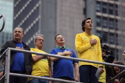 Silas Malafaia canta o hino nacional na Avenida Paulista