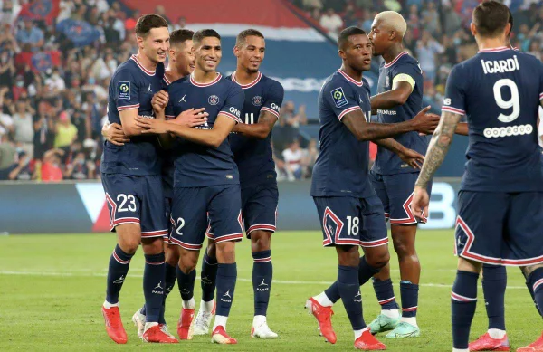 Sem Messi e Neymar, PSG vence no Campeonato Francês e vira líder