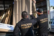 Agentes da Polícia Federal fizeram a operação contra o empresário e confiscaram obras de arte