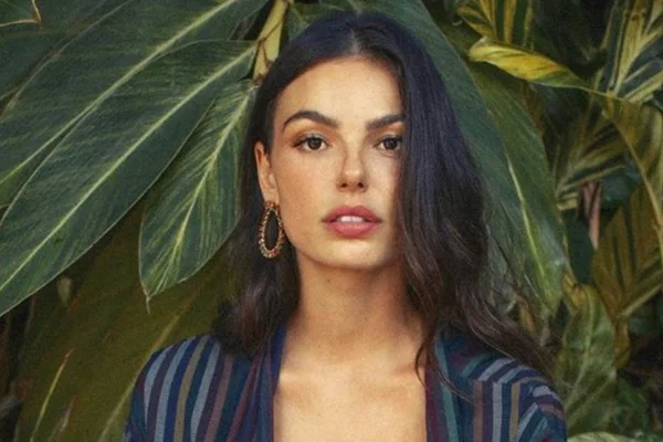 Isis Valverde agradece apoio após ser sexualizada por amamentar