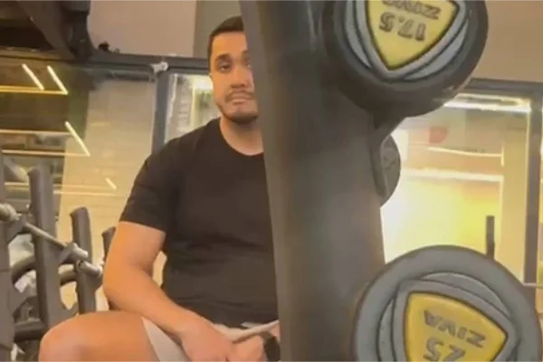 Bruno Edamatsu Berton, homem que foi flagrado se masturbando em uma academia de São Paulo. Ele foi indiciado pela polícia