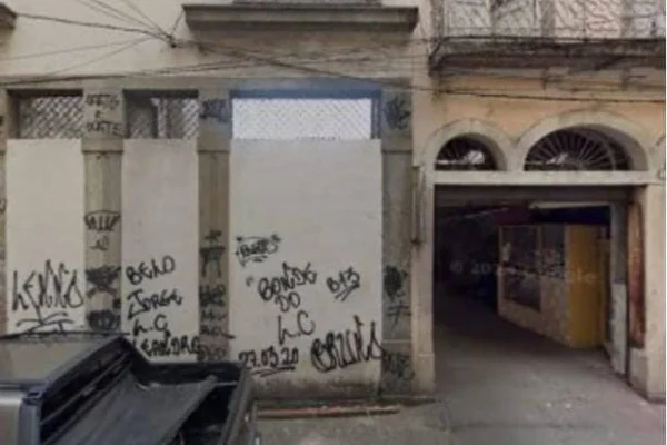 Foto colorida de sobrado onde Machado de Assis morou no centro do Rio - Metrópoles