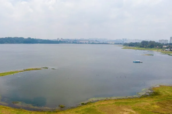 Imagem aérea da Represa de Guarapiranga - Metrópoles
