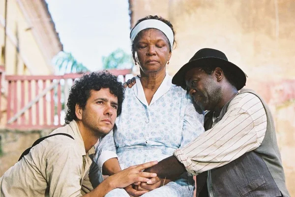 Marcos Palmeira, Chica Xavier e Cosme dos Santos na novela Esperança