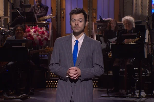Harry Styles ridiculariza príncipe Andrew em participação no SNL