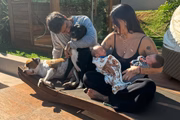 Clara Maia, os filhos e o marido posam para as redes sociais