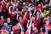 Petistas lotam as ruas da Asa Norte e celebram virada histórica de Lula - imagem 4 Petistas lotam as ruas da Asa Norte e celebram virada histórica de Lula - imagem 4
