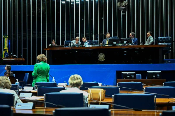 Plenário do Senado: supersalários de servidores poderão chegar a até R$ 117 mil