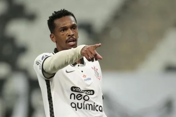 Jô, ex-Corinthians, deve R$ 73 mil de pensão a filho fora do casamento