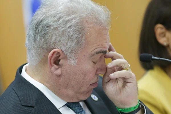 ministro saude marcelo queiroga coletiva monkeypox coloca a mão no rosto