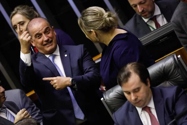 Governo mostra força e dá como certa aprovação hoje da Previdência