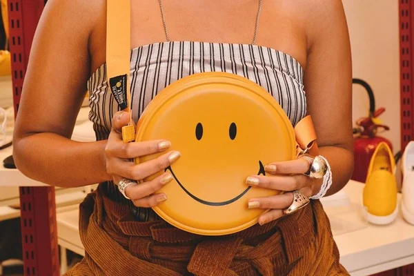 Anacapri faz collab com a Smiley para estimular a positividade