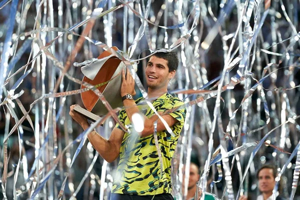 Alcaraz bate Struff e conquista bi no Masters 1000 de Madri