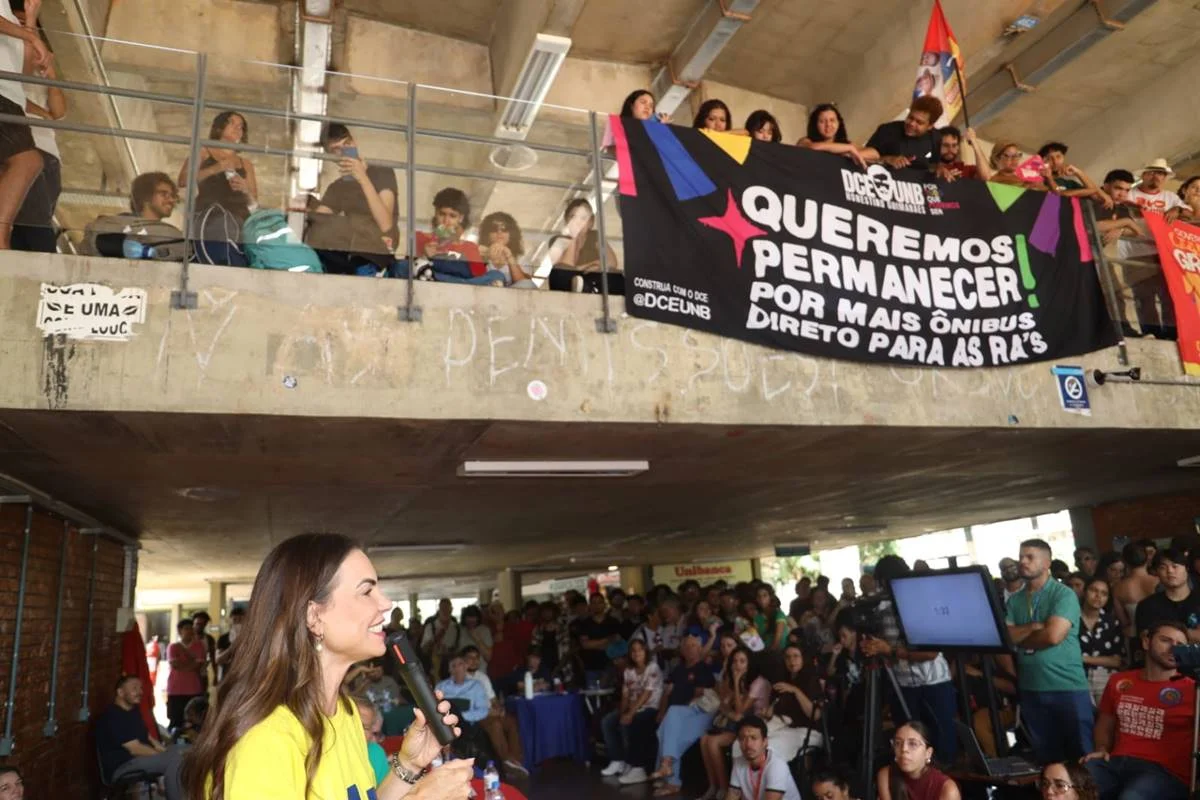 O debate foi promovido pelo DCE, Sintfub e AdUnB O debate foi promovido pelo DCE, Sintfub e AdUnB