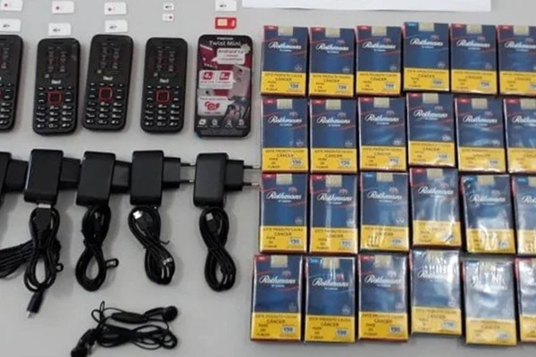 Carcereiro é preso ao tentar entrar com seis celulares em cadeia de SP