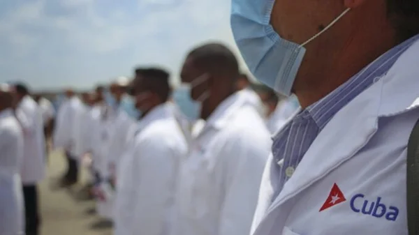 imagem colorida medicos cubanos