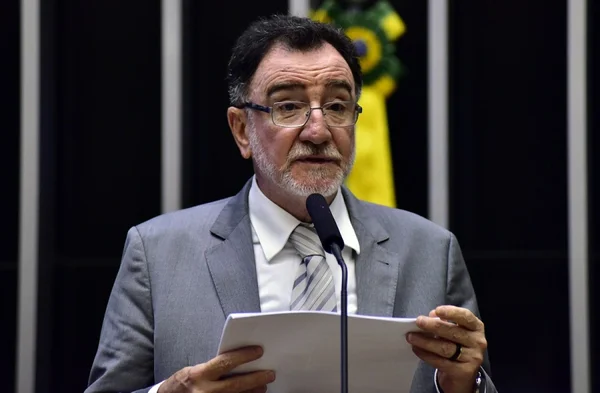 PT nacional força solução e petistas mineiros se sentem desmoralizados