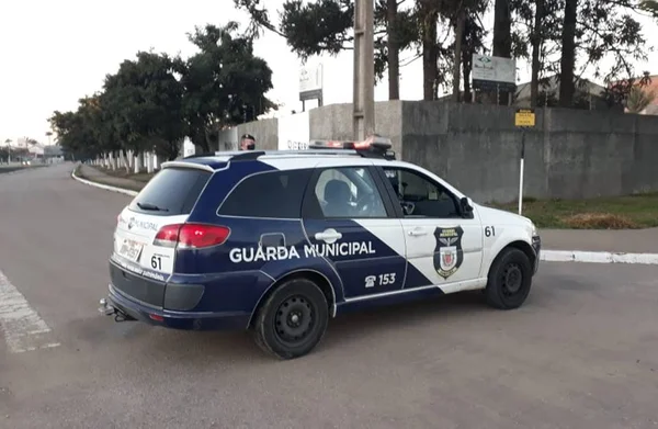 Homem é assassinado a tiros enquanto caminhava em rua de Curitiba