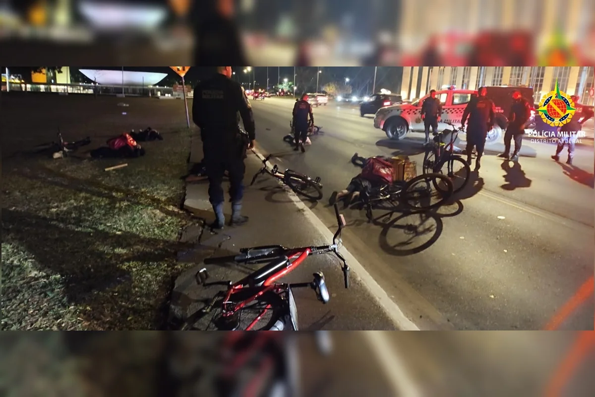 Motoboys detidos por soltar fogos na Esplanada em apoio a pré-candidato