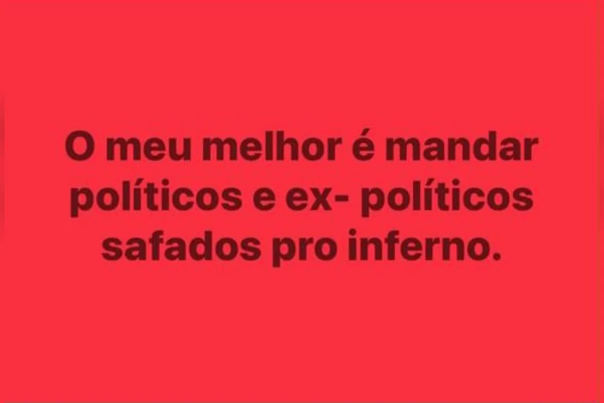 O homem costumava fazer críticas políticas O homem costumava fazer críticas políticas