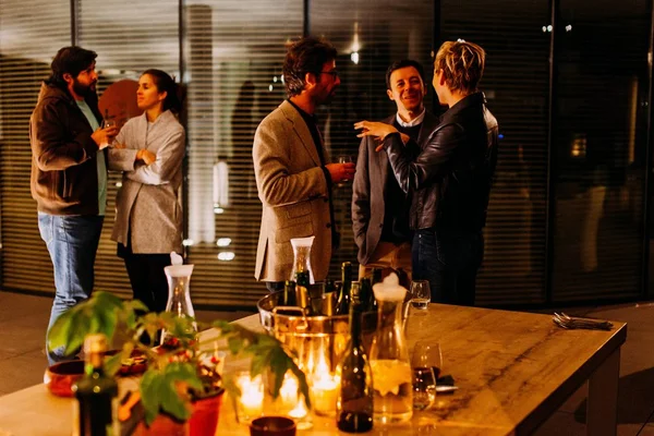 Astrologia: saiba como cada signo se comporta na festa da firma