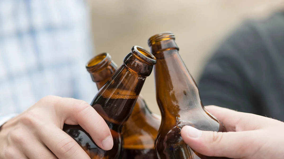 Uso de álcool pelos pais influencia consumo dos filhos, sugere estudo