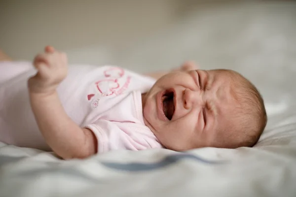Bebê com cólica: aprenda a aliviar os gases do seu filho