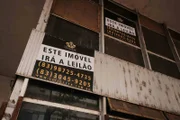 No Setor Comercial Sul, o esqueleto de um prédio tornou-se abrigo para usuários de drogas 