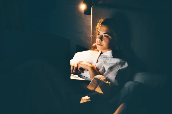 Prazer, curiosidade e fantasias motivam mulheres a consumir conteúdo adulto