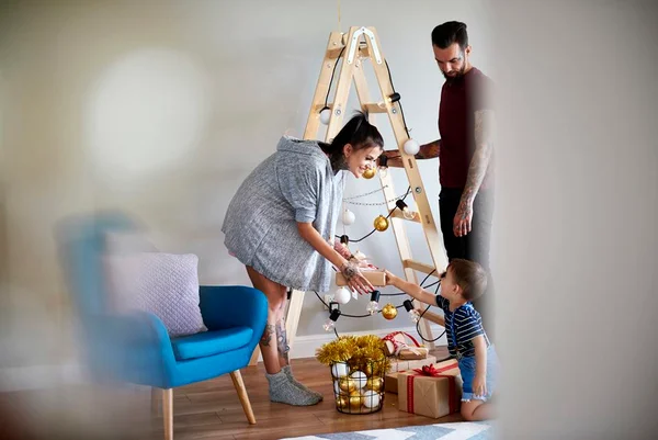 Dia de montar a árvore! 15 opções para inovar no décor de Natal