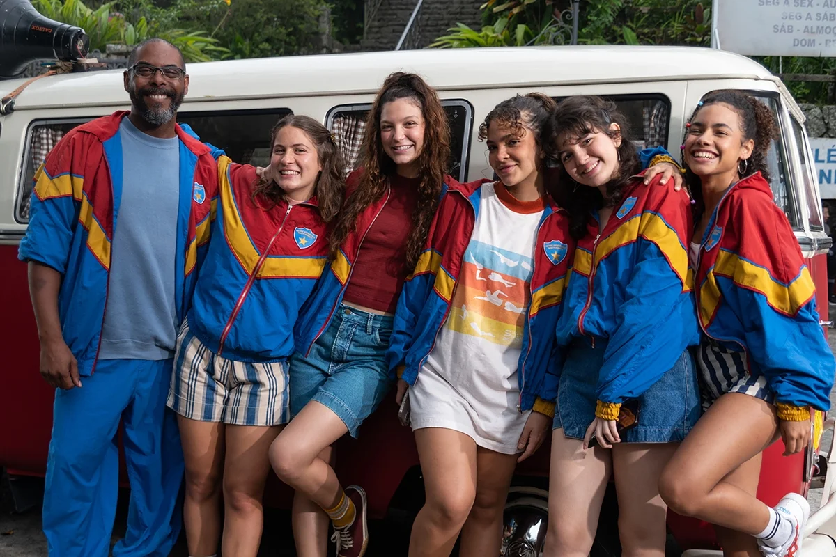 O time de natação de Medley une amizade, romance e o verdadeiro espírito da juventude brasileira O time de natação de Medley une amizade, romance e o verdadeiro espírito da juventude brasileira