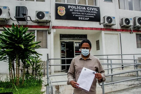 Orlando Silva vai à delegacia para denunciar caso de injúria racial contra ele