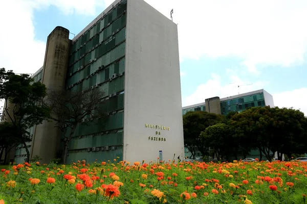 Governo revoga MP da reoneração da folha de pagamento para empresas