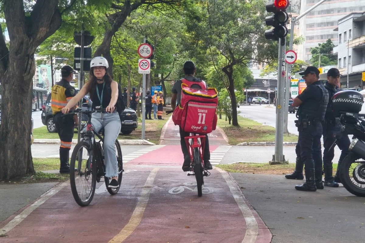 Ciclistas na Ciclovia da Faria Lima Ciclistas na Ciclovia da Faria Lima