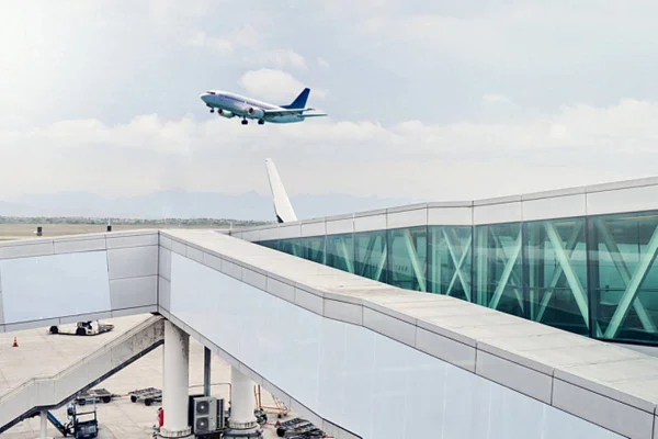 Imagem colorida de fotografia de aeroporto