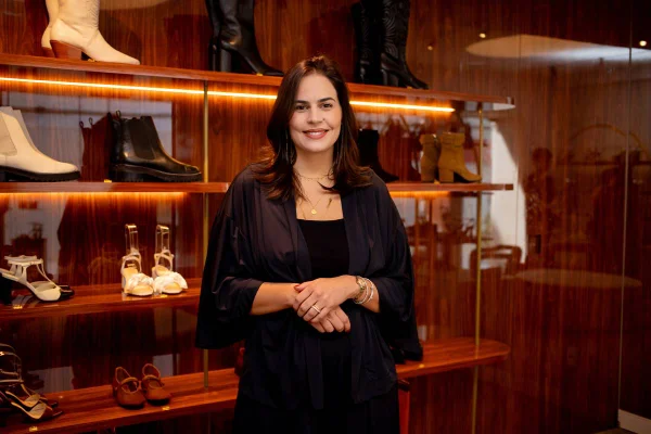 Tainah Barreto na loja da Barreto Shoes, em Brasília - Metrópoles