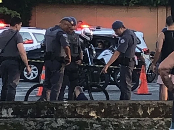 Suspeito baleado por PMs em Santos