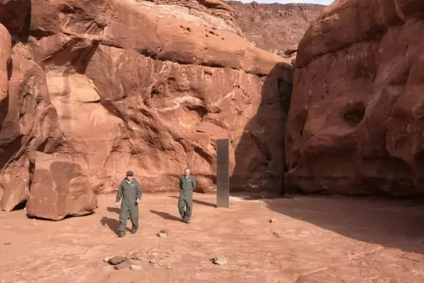 Monolito misterioso é encontrado em deserto em Utah, nos EUA