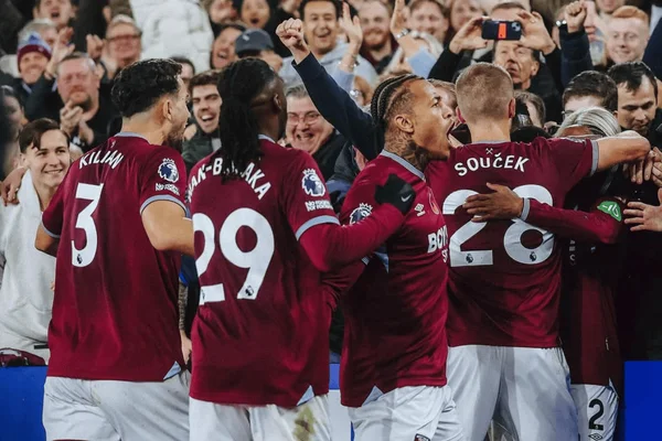 Igor Julio e demais jogadores do West Ham