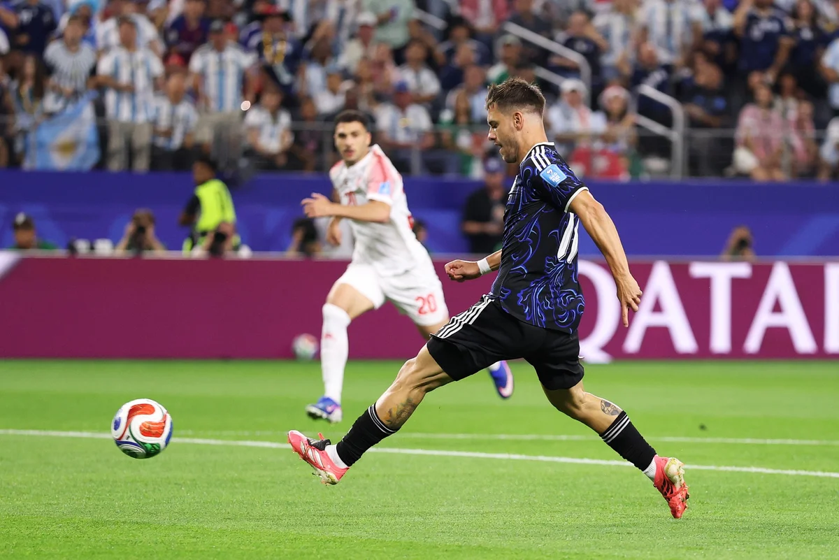 Lo Celso marcou para a Argentina, mas estava impedido.