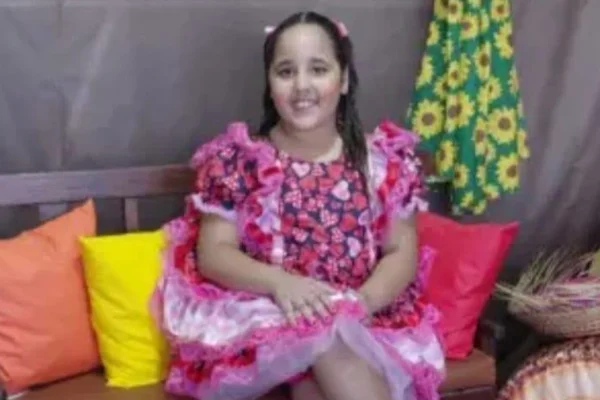 MG: menina de 7 anos que morreu engasgada em escola é velada nesta 5ª