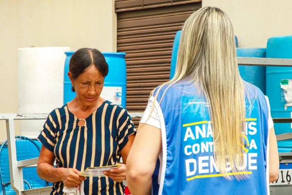 imagem colorida acao coletiva de combate a dengue anapolis