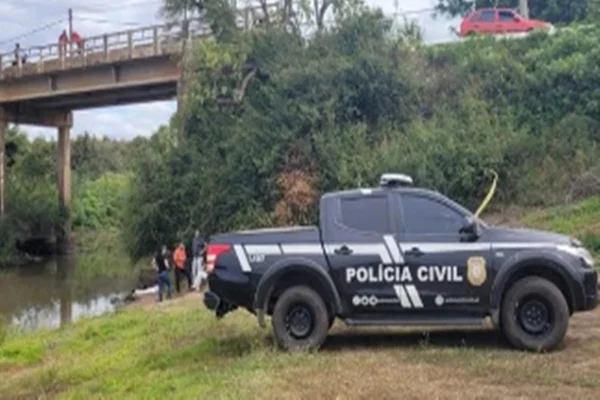 criança foi jogada de ponte pelo pai