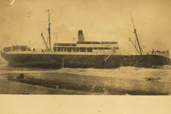 Imagem colorida mostra navio Pallas - Metrópoles