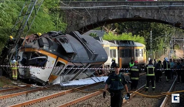 Trem de passageiros descarrila e deixa pessoas mortas na Espanha